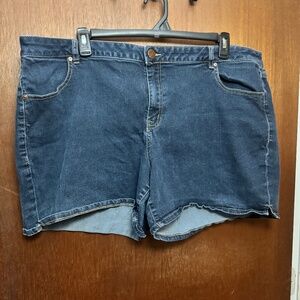 Lane Bryant Mid-rise Girlfriend Short Size 24